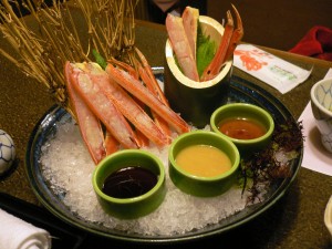 蟹腳刺身,有三款不同的醬